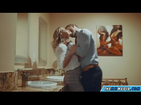 ❤️ Når en barmfagre blondine forfører dig på et offentligt toilet ❤ Sex at da.seecamsus.top